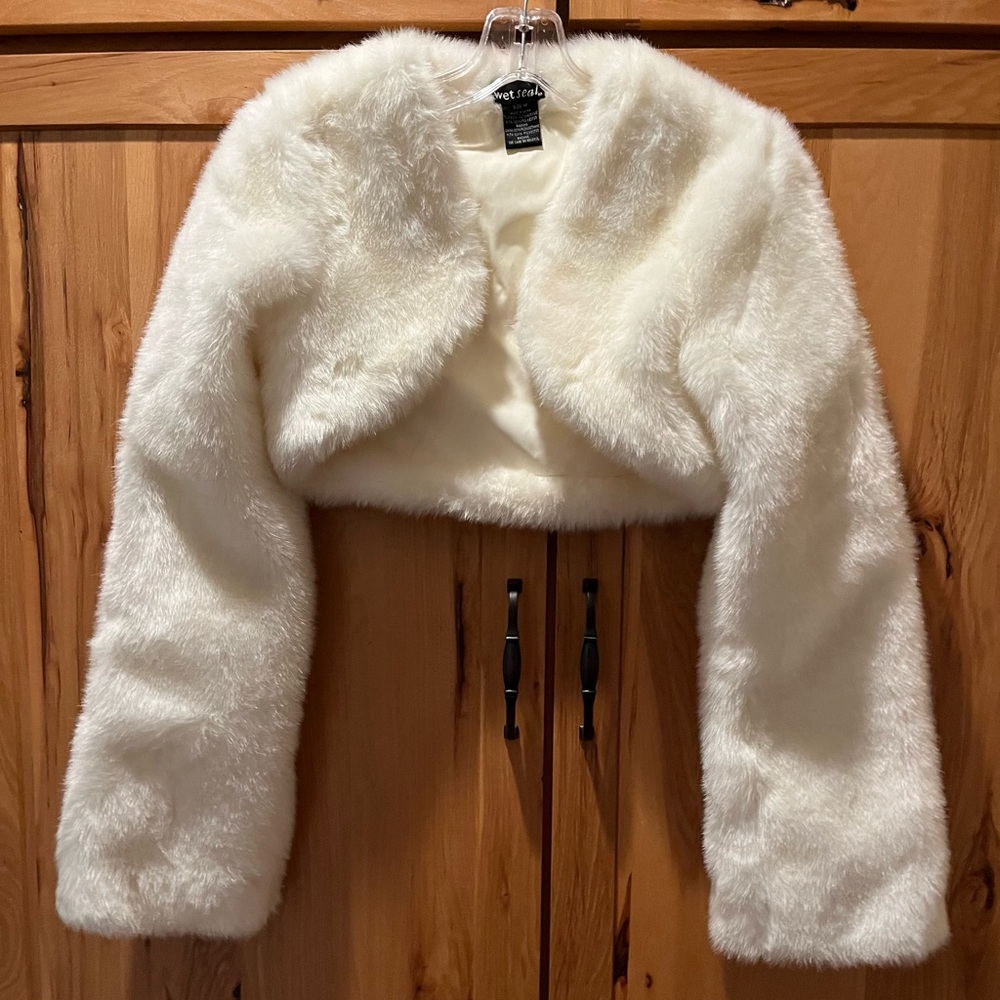 Wet seal faux fur shrug great add for formal wear